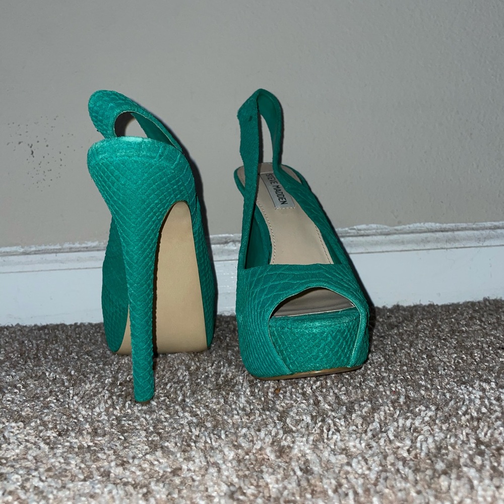 Steve Madden Sling back heels